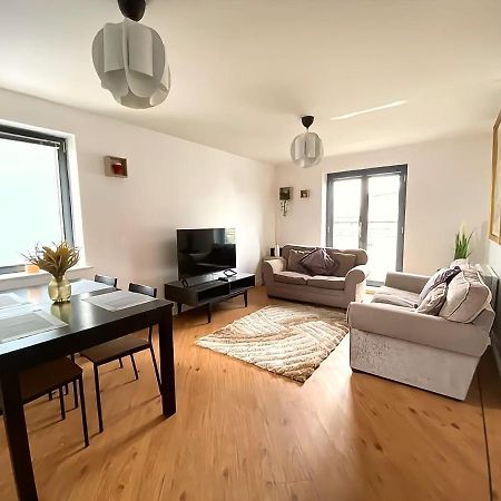Lovely 2-Bedrooms Apartment Step To The Beach Swansea Extérieur photo