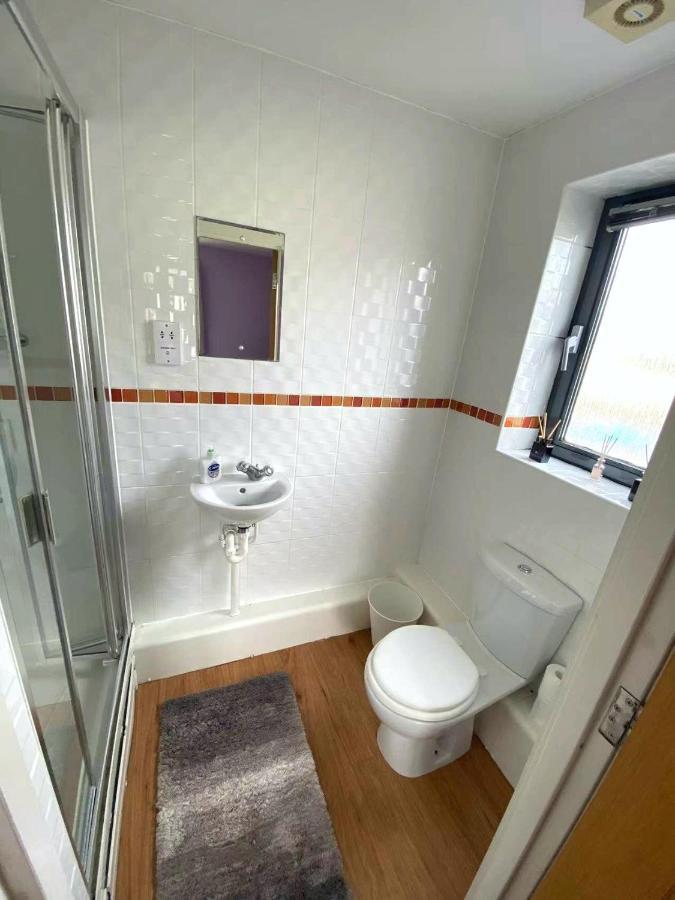 Lovely 2-Bedrooms Apartment Step To The Beach Swansea Extérieur photo