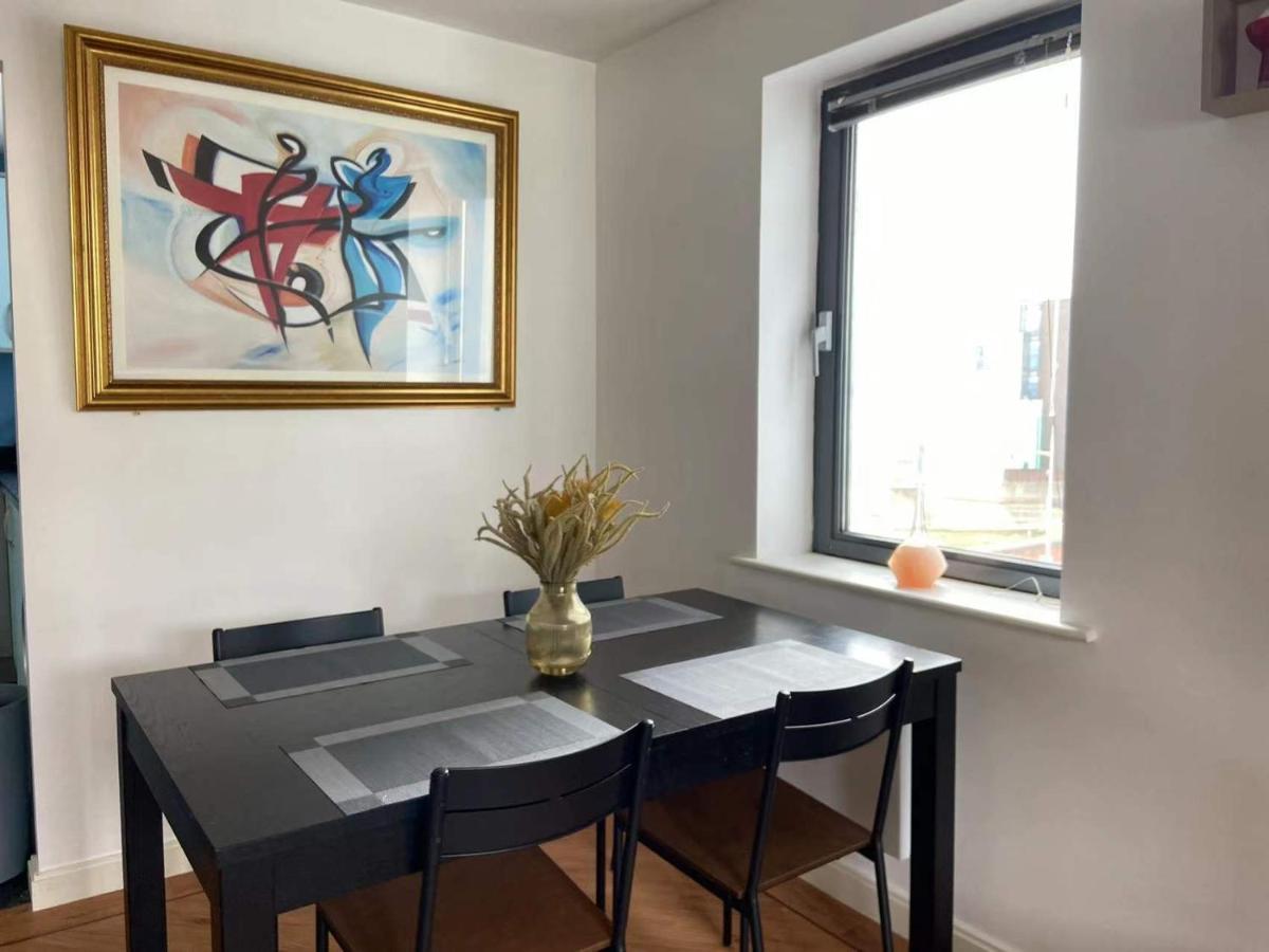 Lovely 2-Bedrooms Apartment Step To The Beach Swansea Extérieur photo