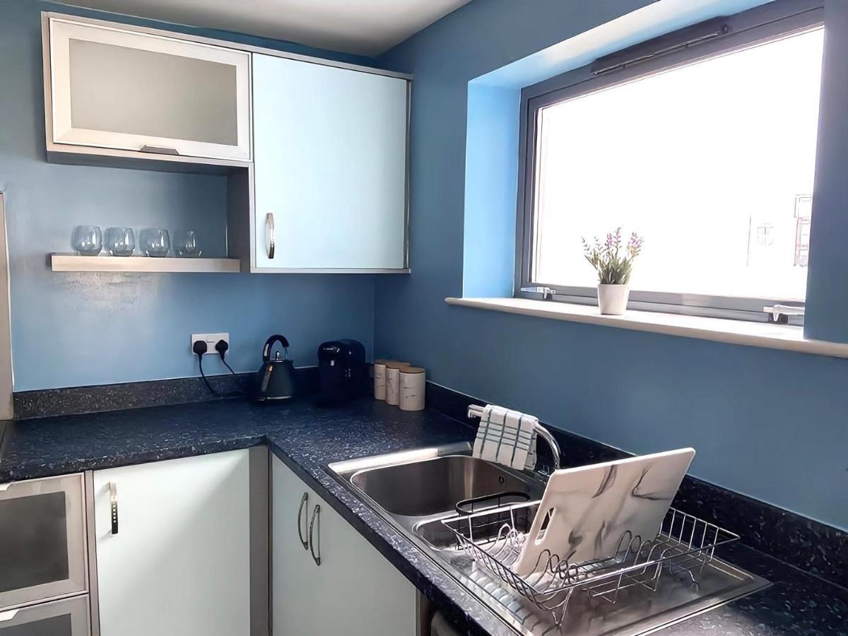 Lovely 2-Bedrooms Apartment Step To The Beach Swansea Extérieur photo