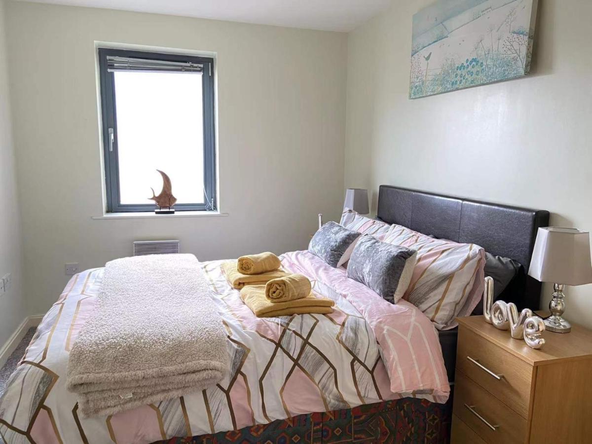 Lovely 2-Bedrooms Apartment Step To The Beach Swansea Extérieur photo
