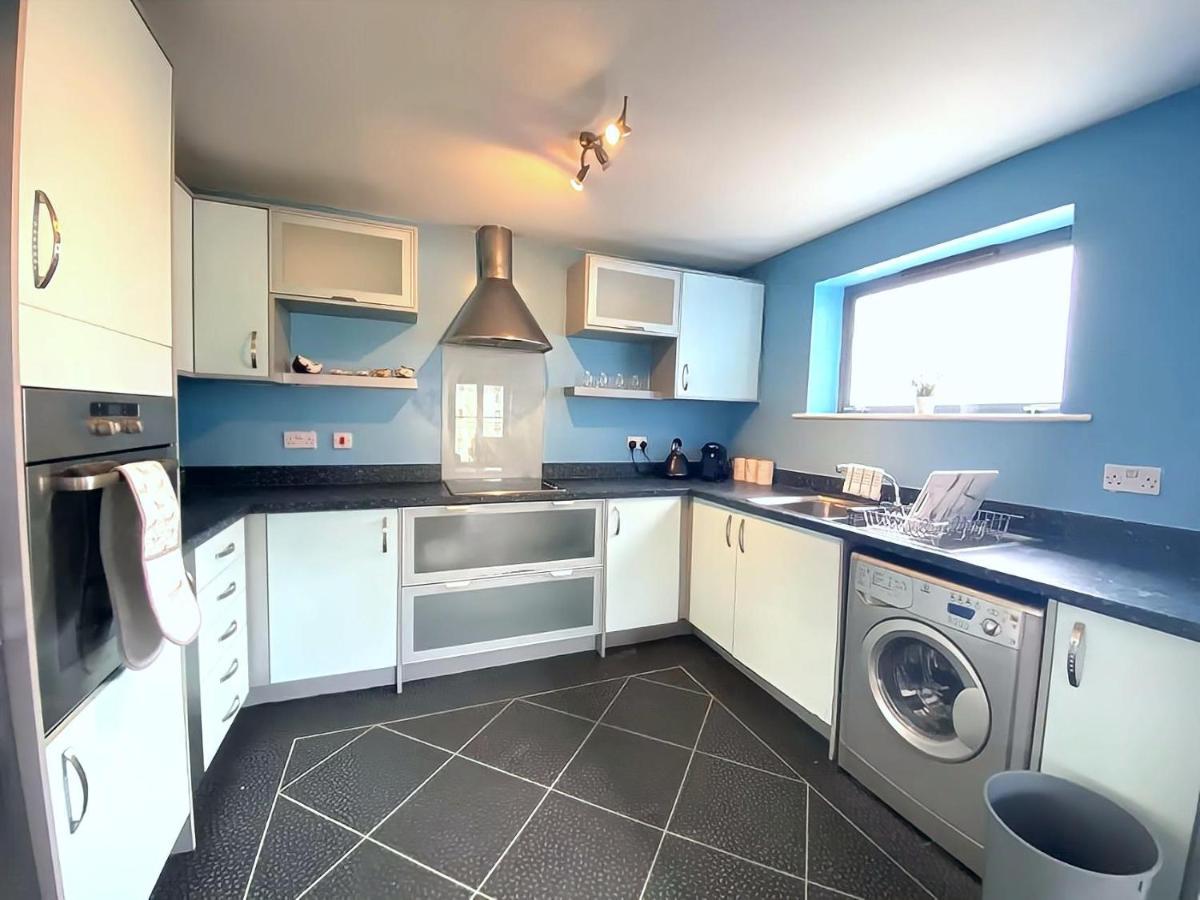 Lovely 2-Bedrooms Apartment Step To The Beach Swansea Extérieur photo