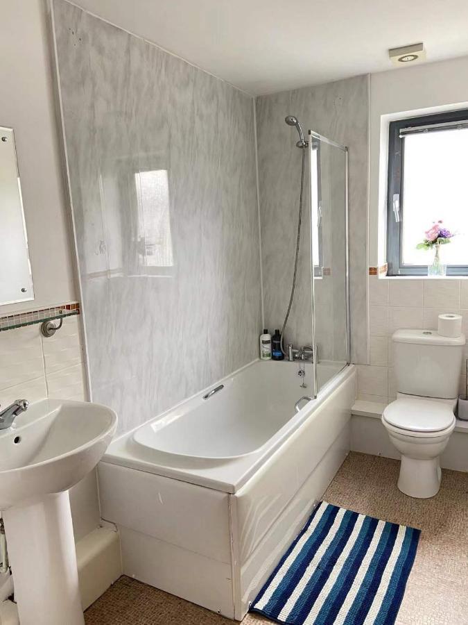 Lovely 2-Bedrooms Apartment Step To The Beach Swansea Extérieur photo