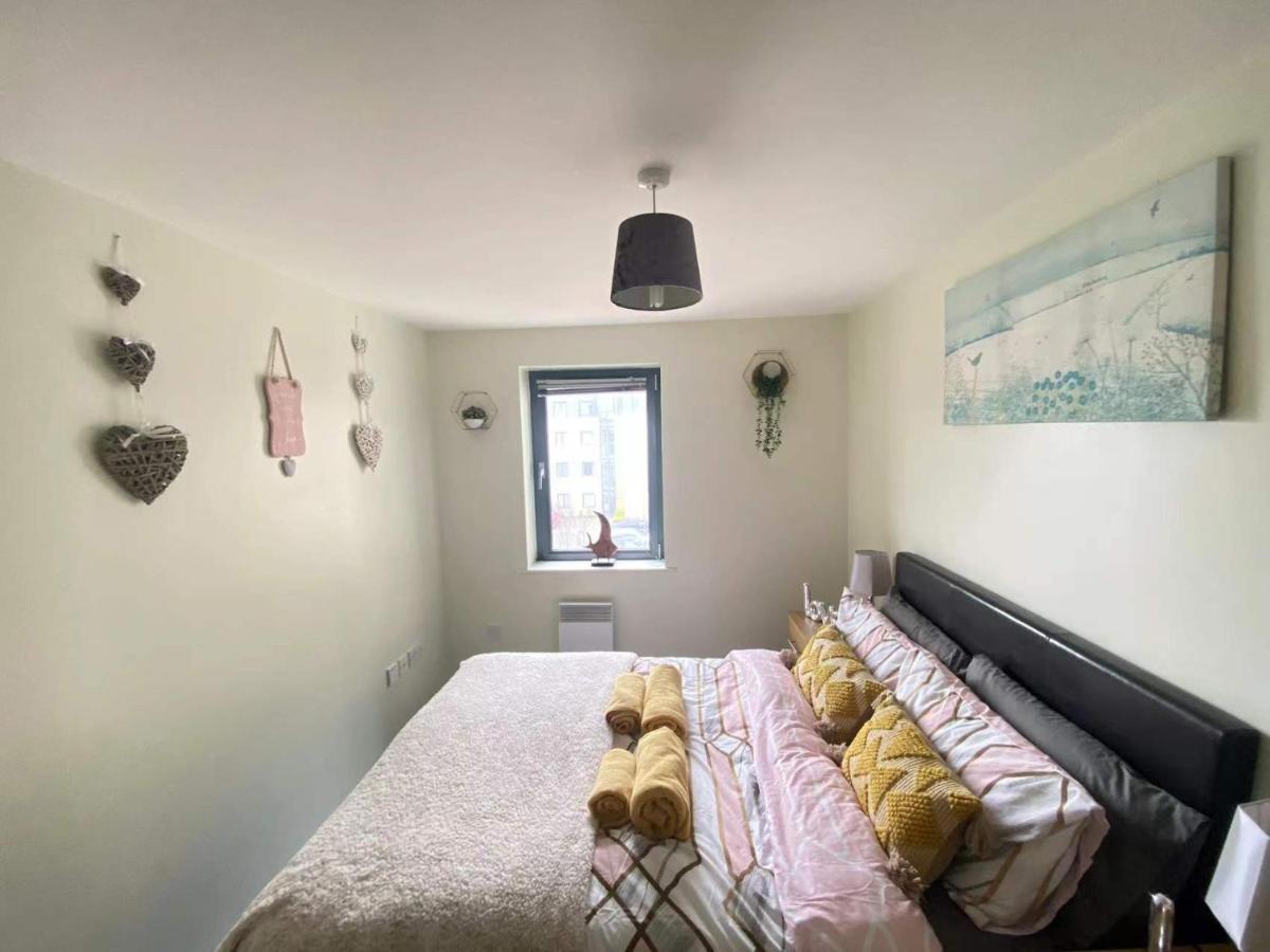 Lovely 2-Bedrooms Apartment Step To The Beach Swansea Extérieur photo