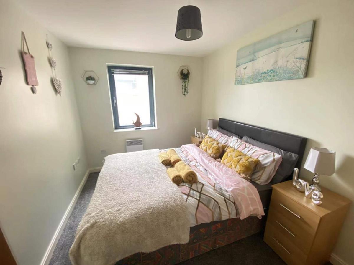 Lovely 2-Bedrooms Apartment Step To The Beach Swansea Extérieur photo