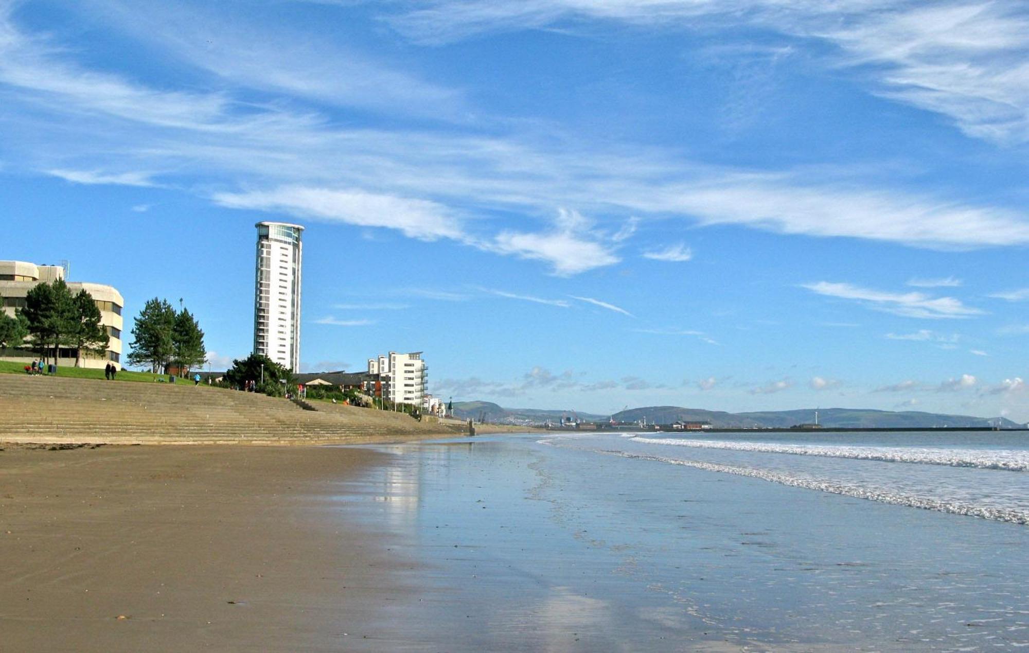 Lovely 2-Bedrooms Apartment Step To The Beach Swansea Extérieur photo
